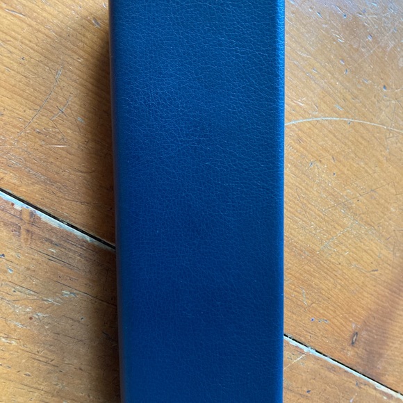 Warby Parker black glasses case with cloth - Picture 2 of 5